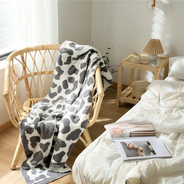 Large Print Leopard Blanket in Gray